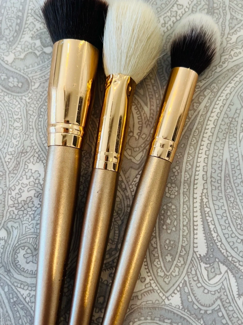 Set of 3 Gold-Tone Makeup Brushes with Mixed Bristles